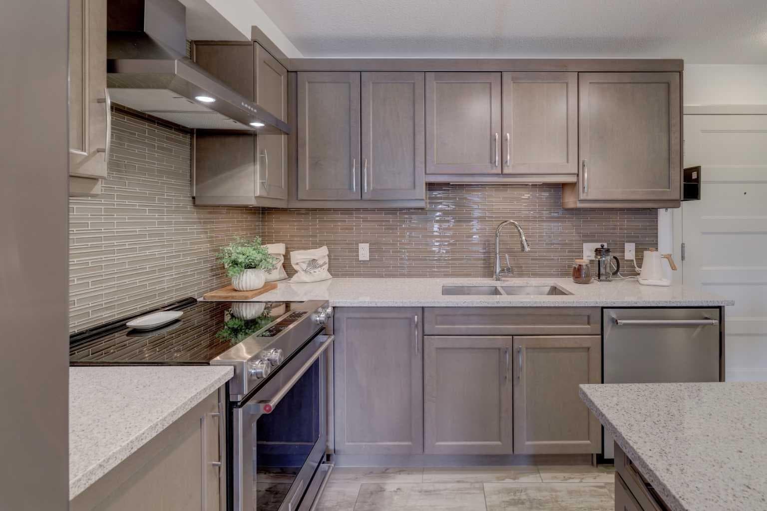2207, 10 Market Boulevard SE