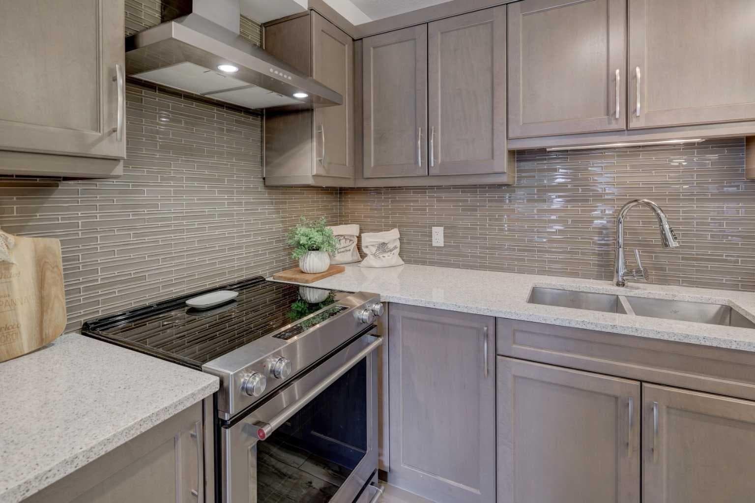 2207, 10 Market Boulevard SE