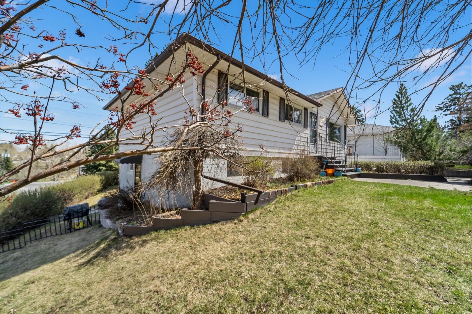 224 Hendon Drive NW