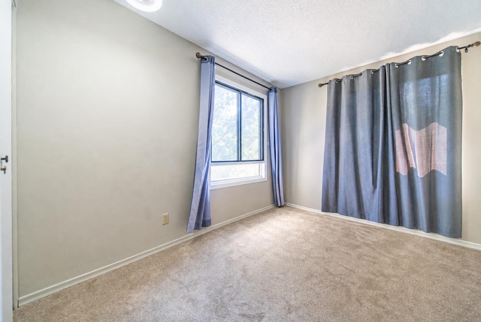 22 Point Mckay Court NW