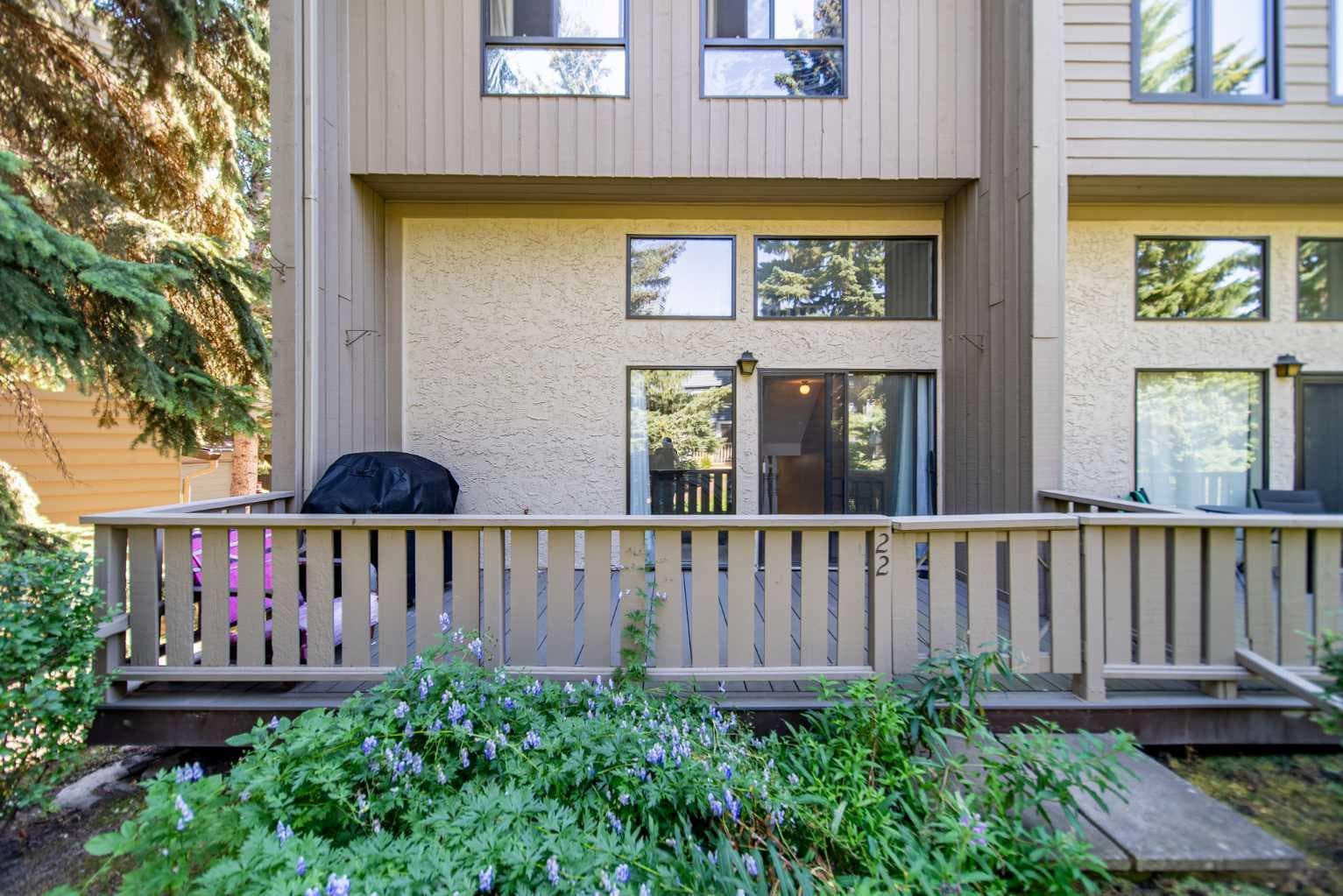 22 Point Mckay Court NW