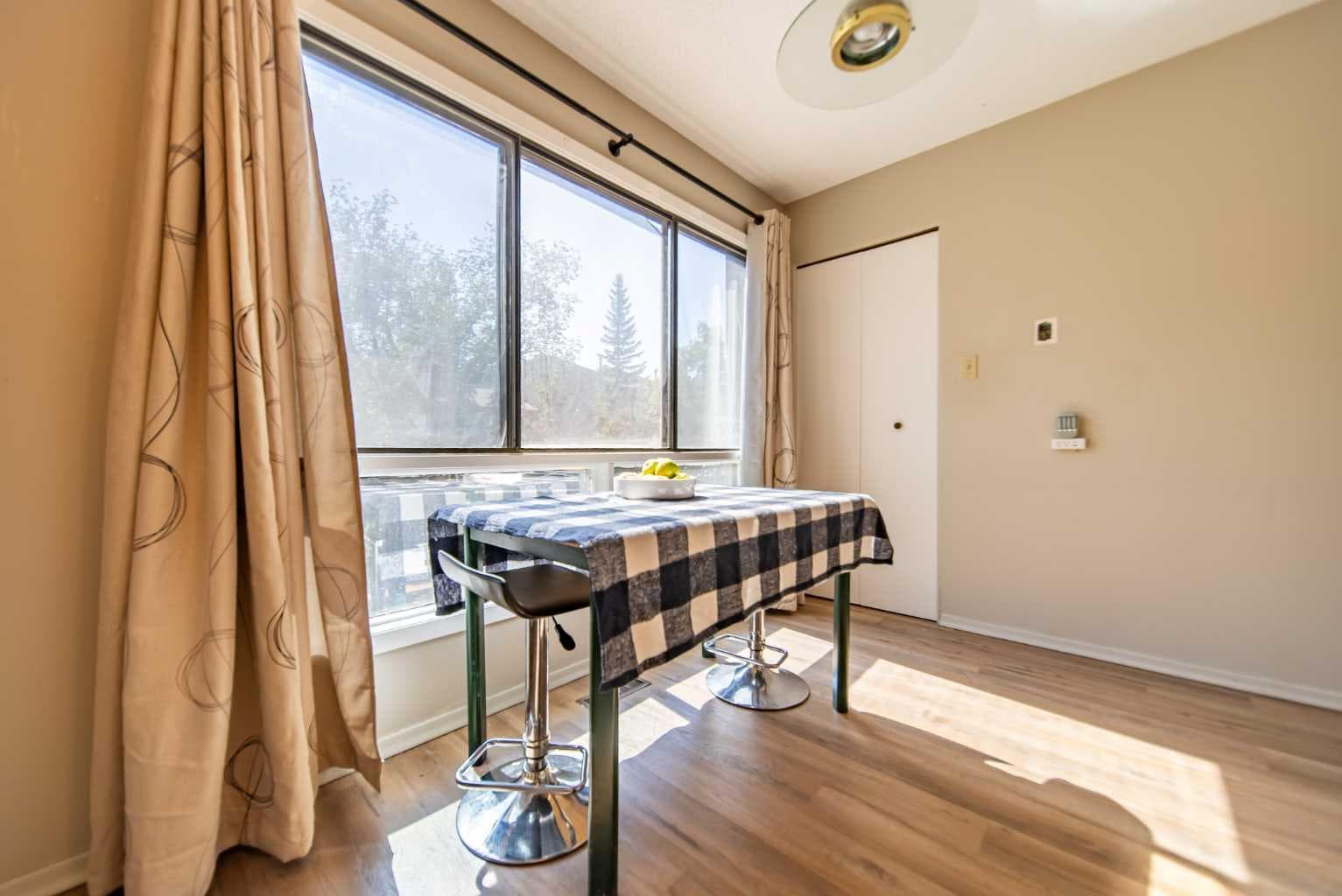 22 Point Mckay Court NW