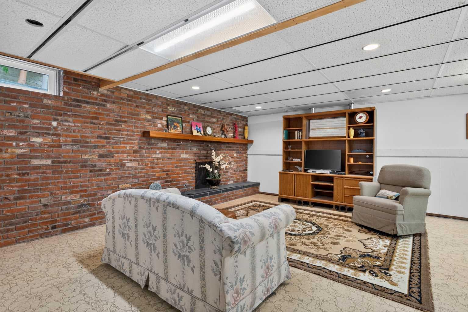187 Silver Brook Road NW