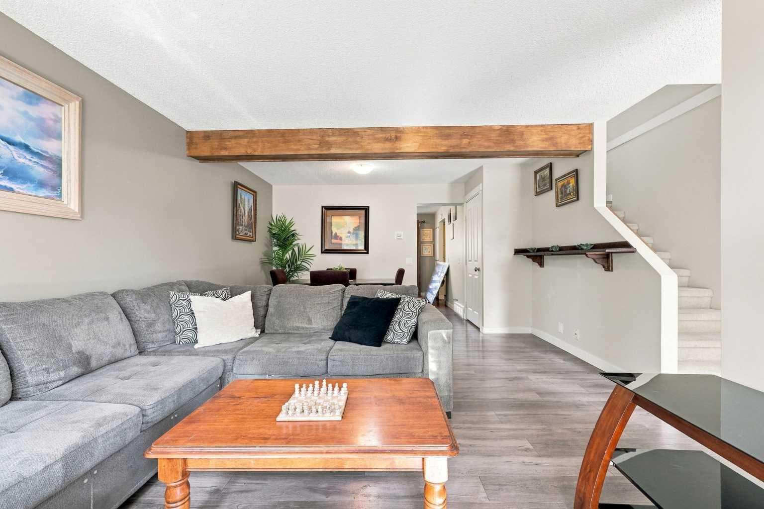 27 Erin Grove Close SE