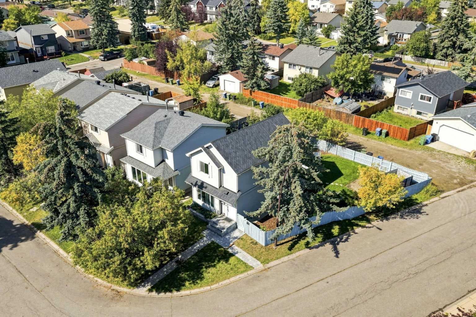 27 Erin Grove Close SE