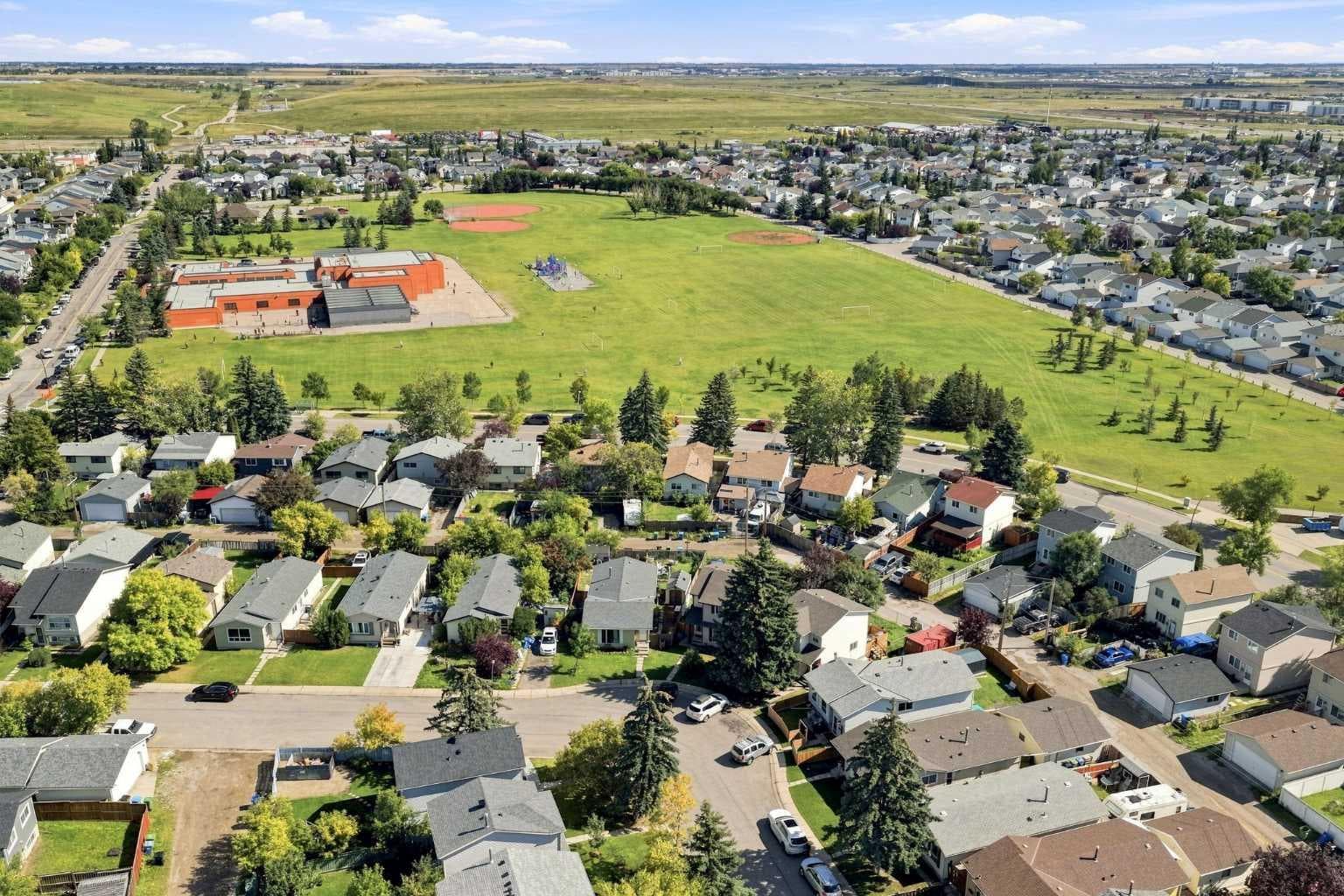 27 Erin Grove Close SE