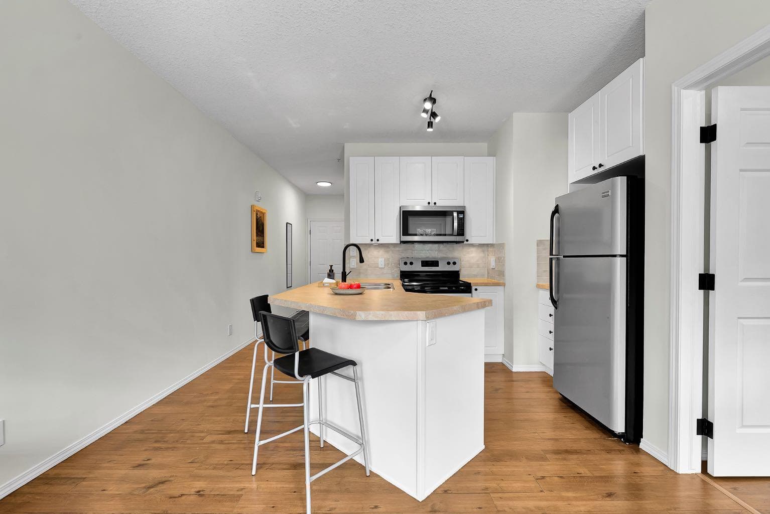 201, 176 Kananaskis Way 