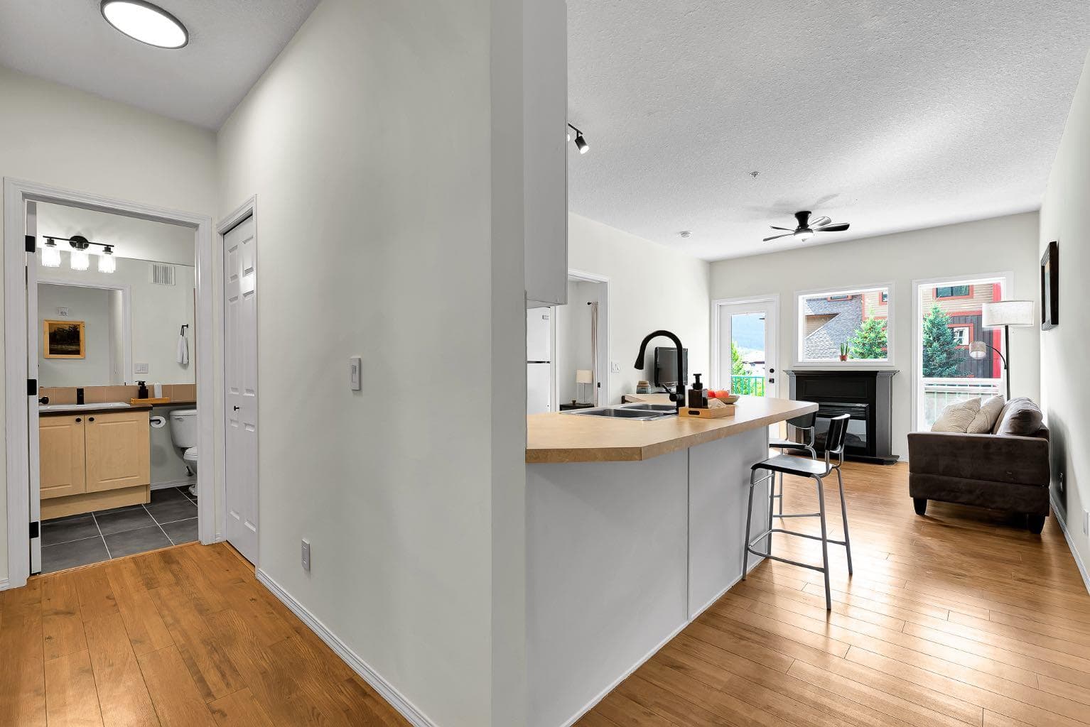 201, 176 Kananaskis Way 