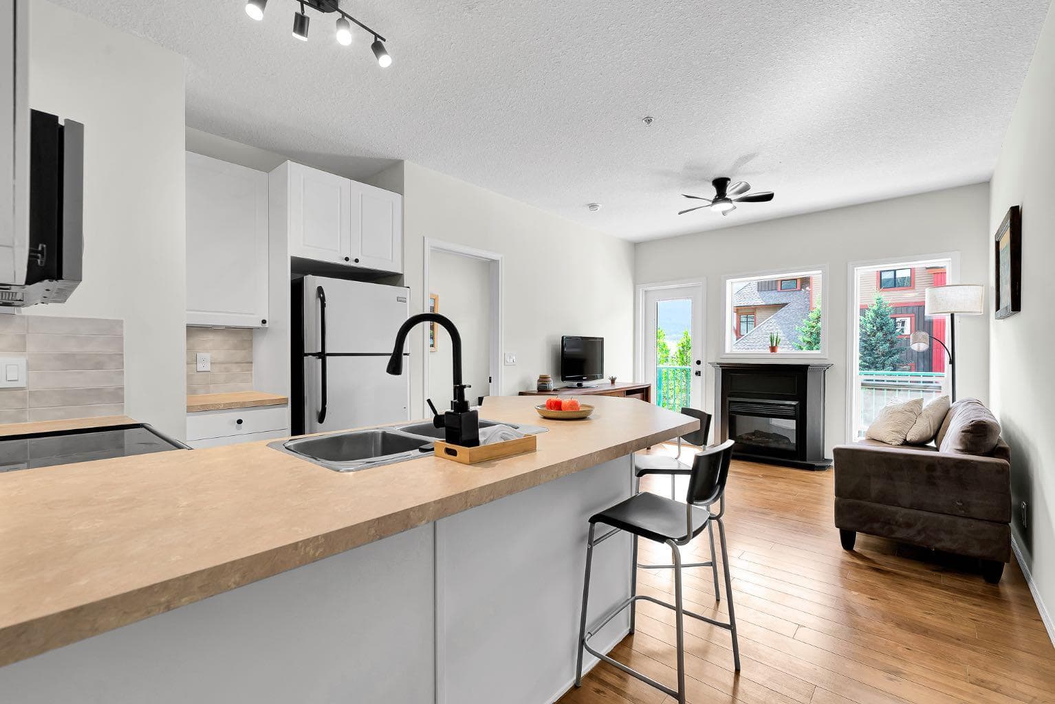201, 176 Kananaskis Way 