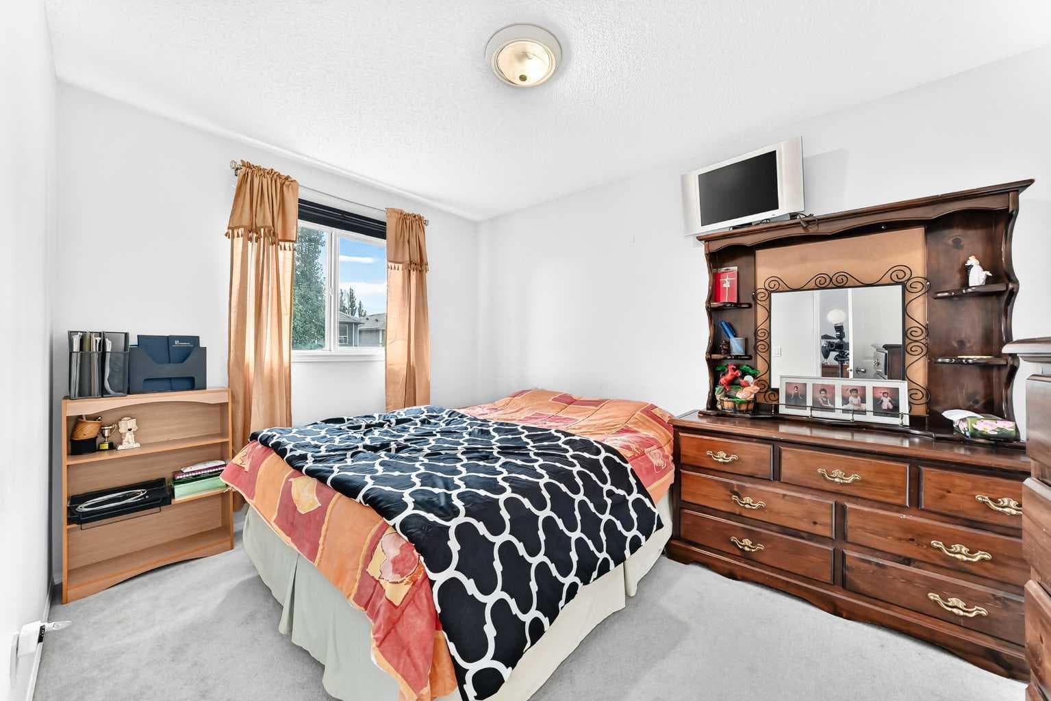207 Bridlewood Road SW