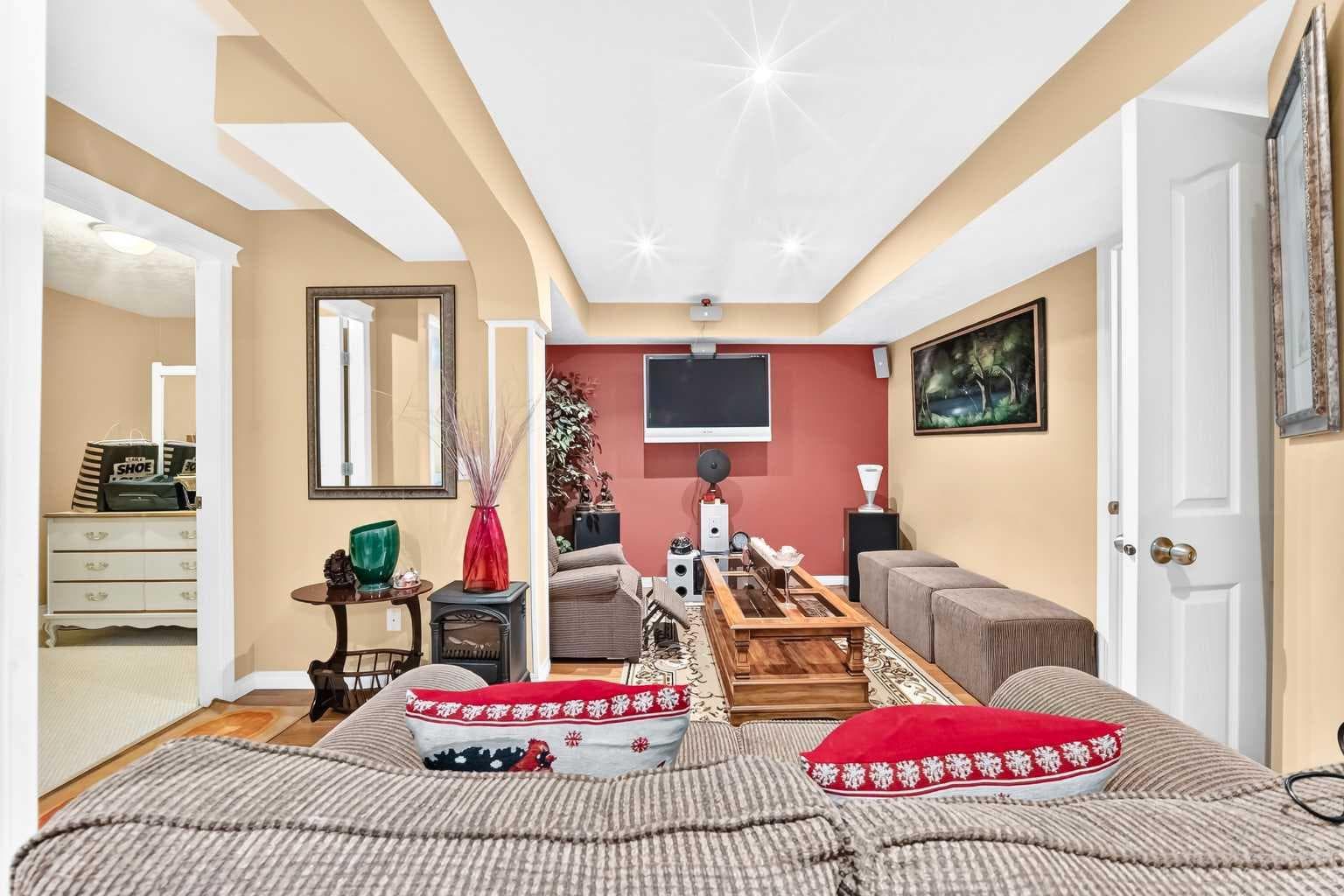 207 Bridlewood Road SW