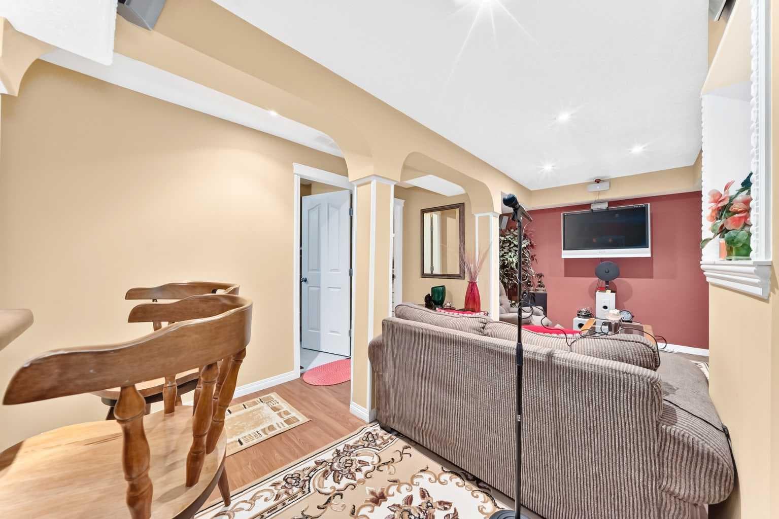 207 Bridlewood Road SW