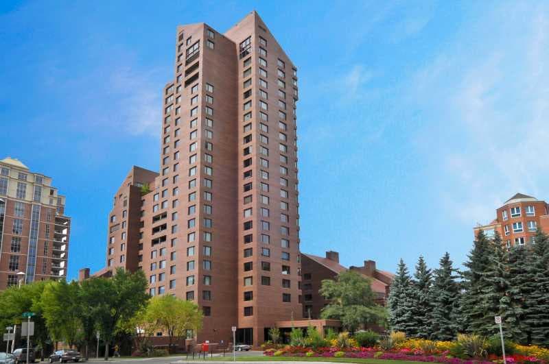 400F, 500 Eau Claire Avenue SW
