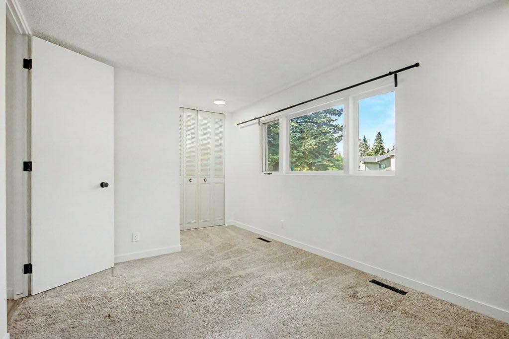 2015 Palliser Drive SW