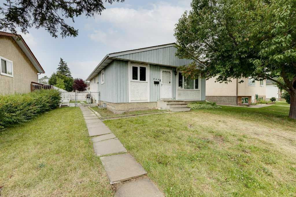 844 Rundlecairn Way NE