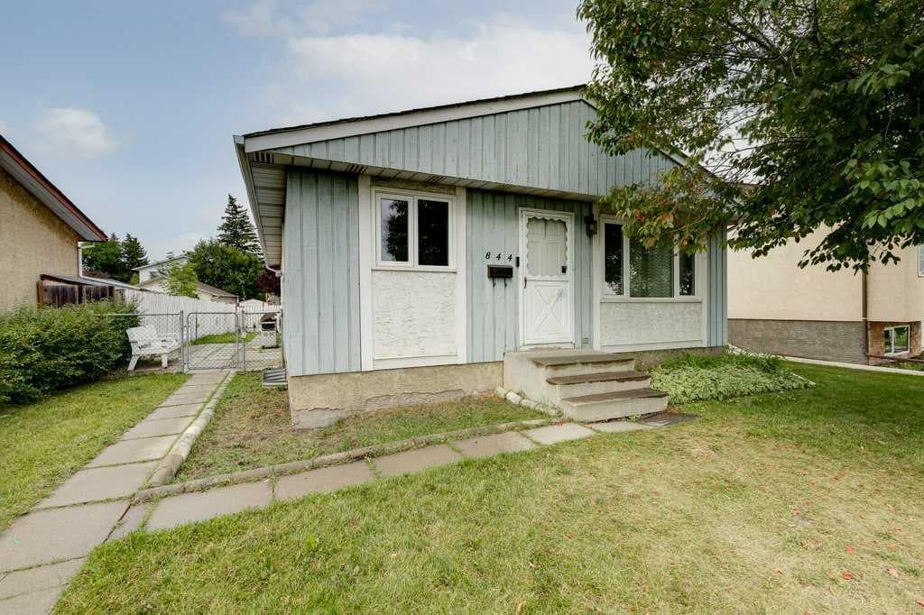 844 Rundlecairn Way NE