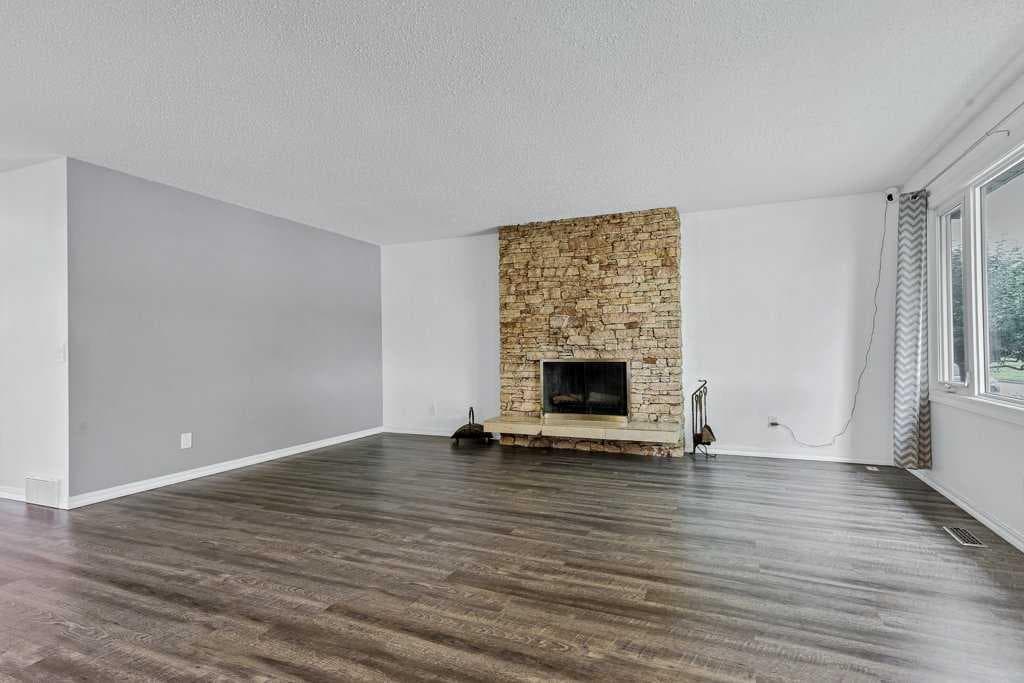 844 Rundlecairn Way NE
