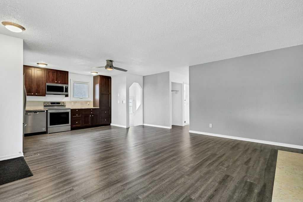 844 Rundlecairn Way NE