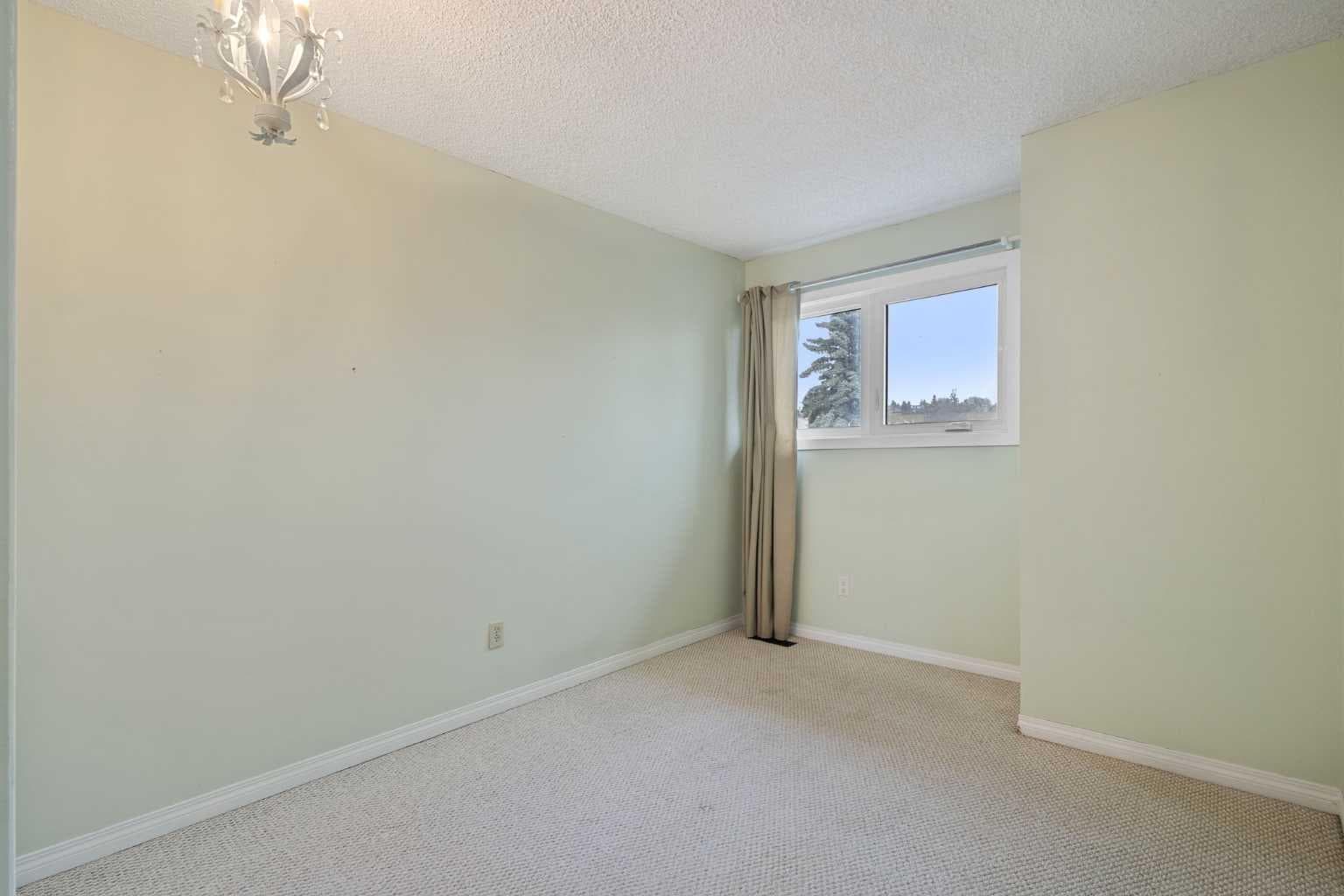 40 Edgemont Estates Road NW