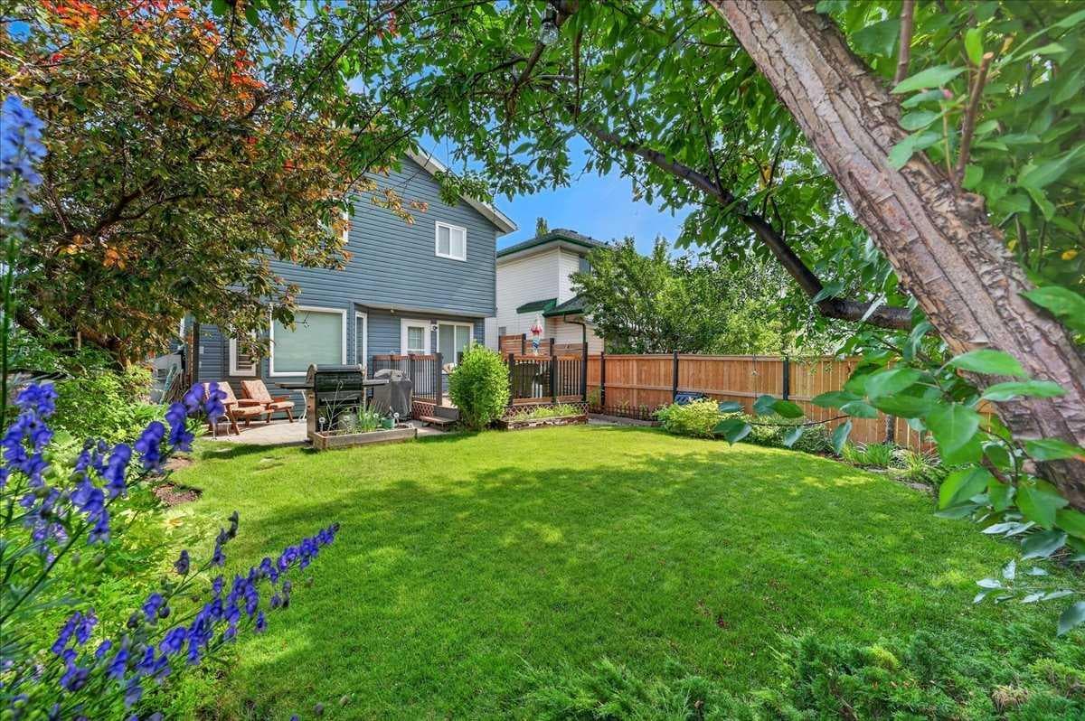 49 Hidden Valley Crescent  NW