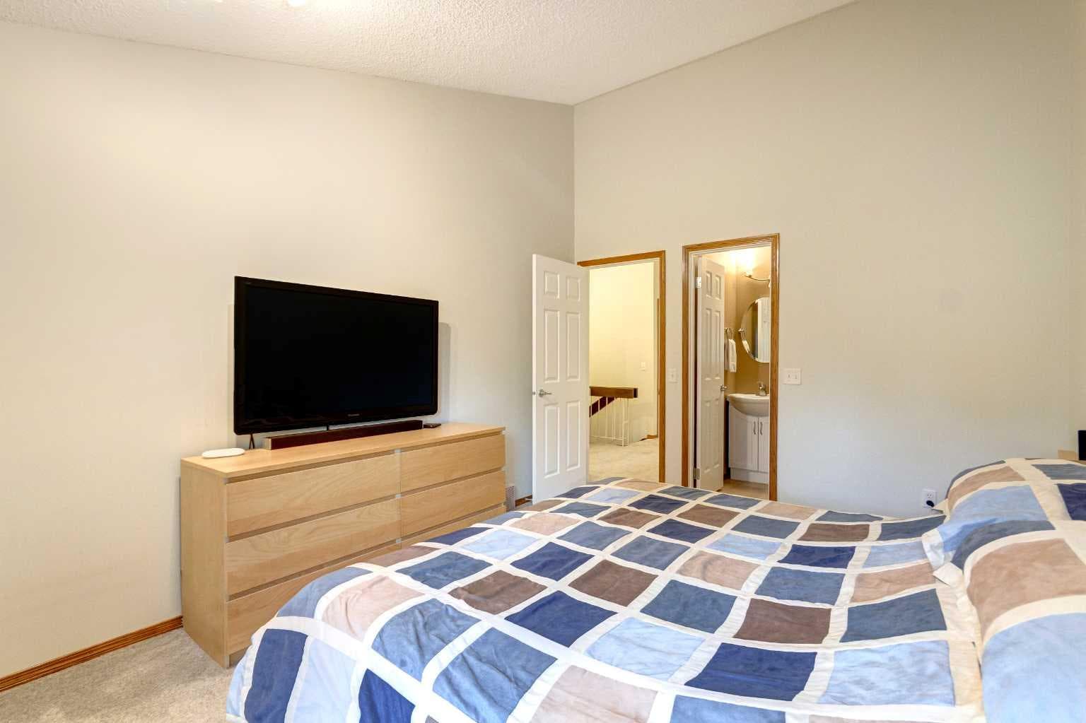 386 Brae Glen Crescent SW