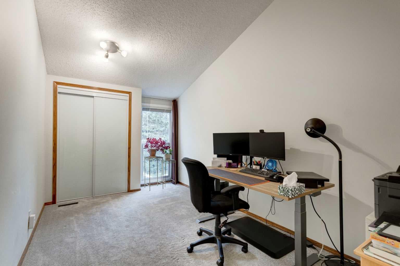 386 Brae Glen Crescent SW