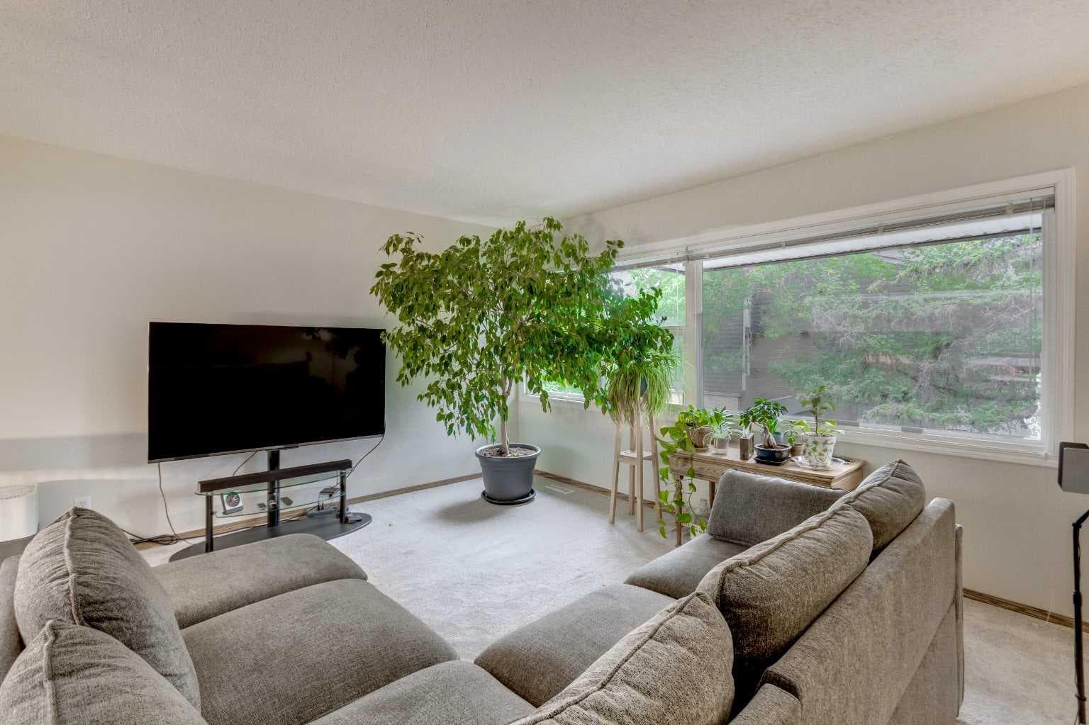 386 Brae Glen Crescent SW