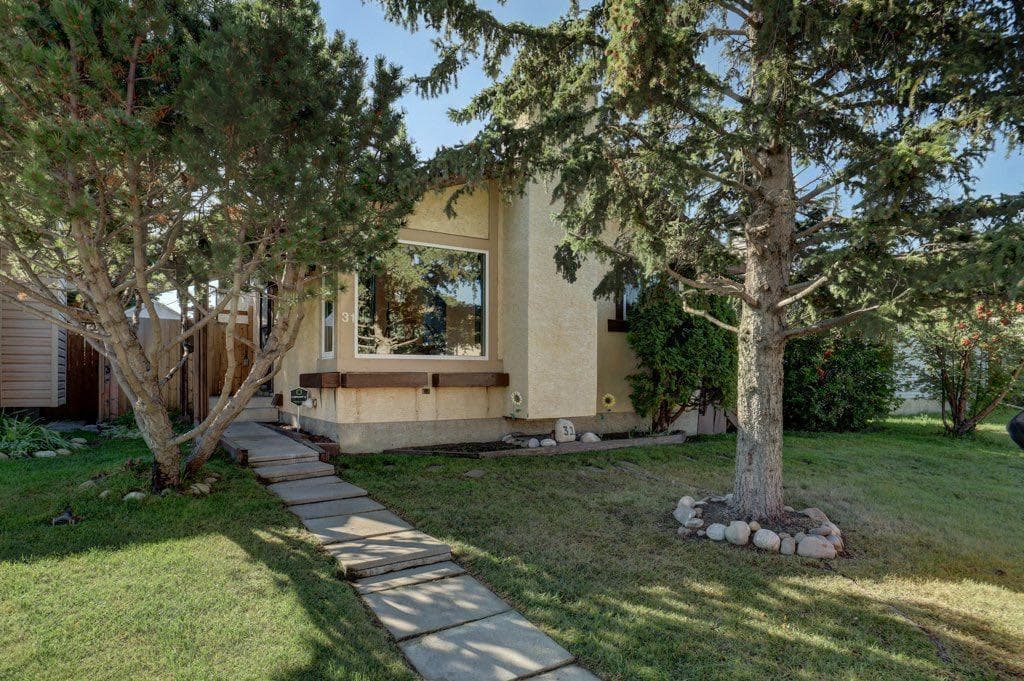 31 Castledale Way NE