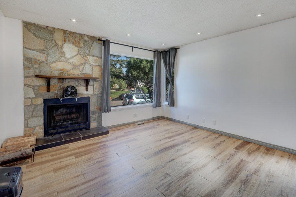 31 Castledale Way NE