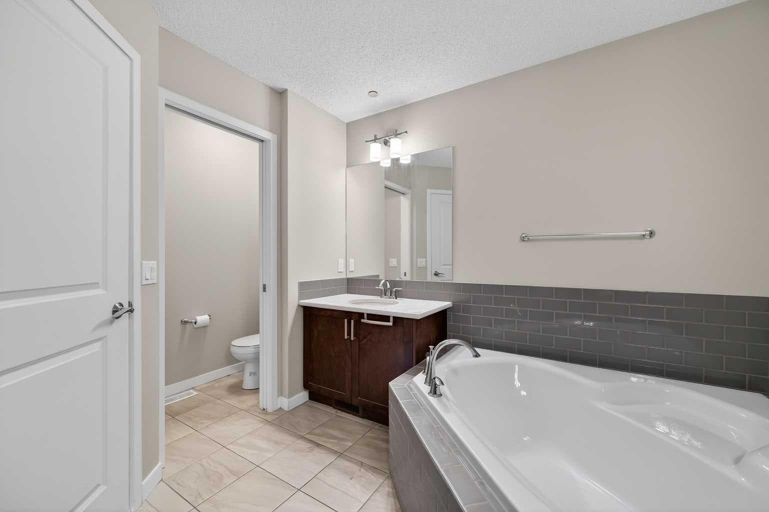 15 Fireside Crescent 