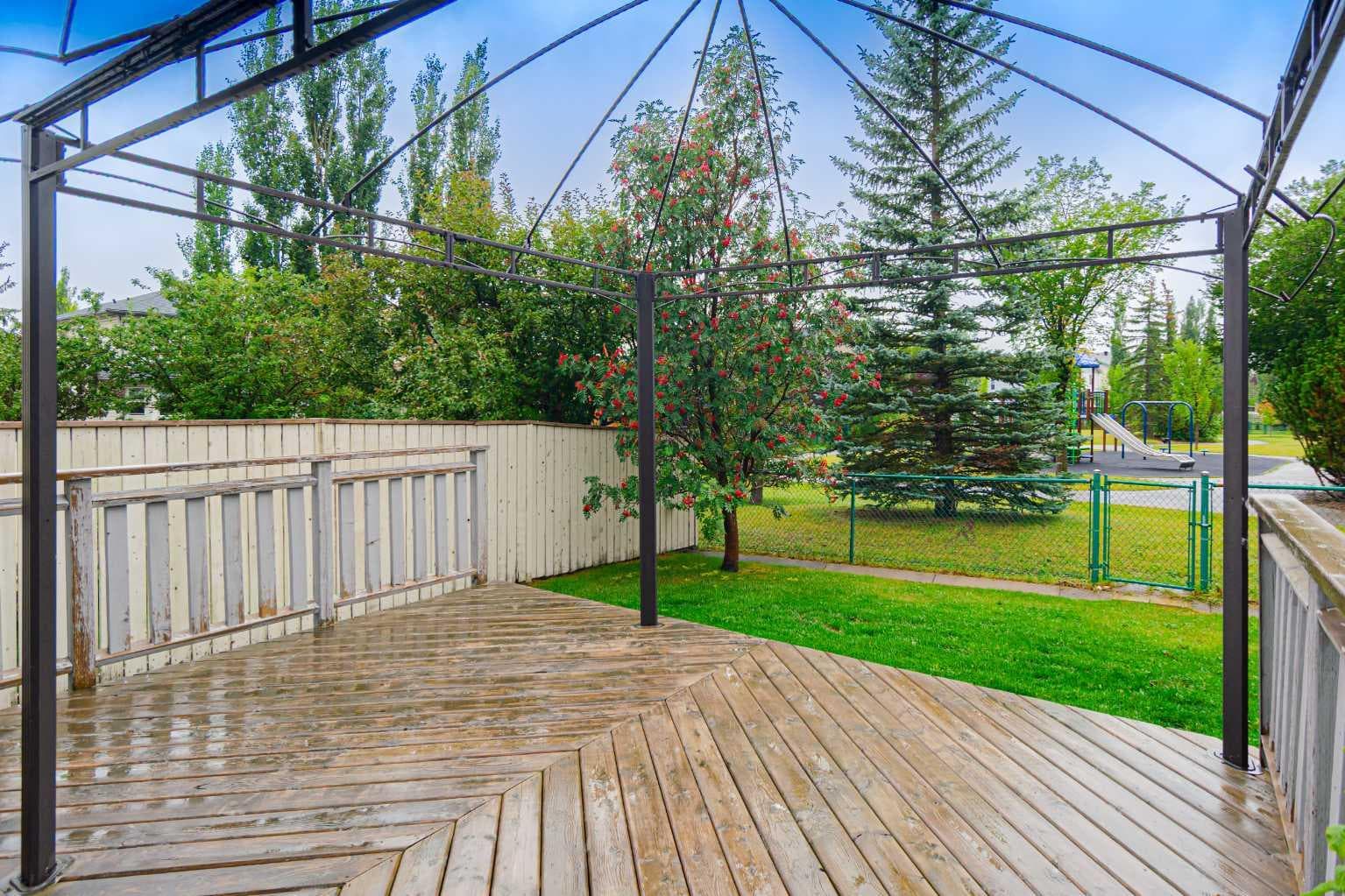 105 Arbour Ridge Park NW