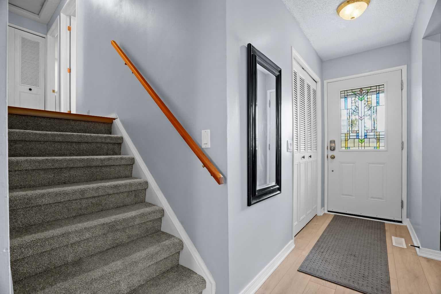 147 Manora Hill NE