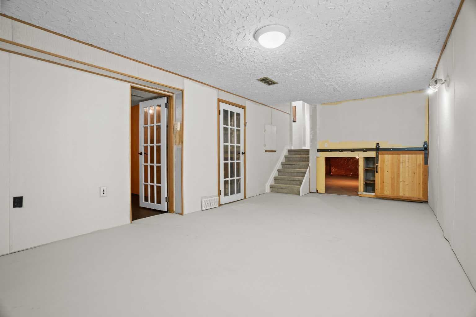 147 Manora Hill NE