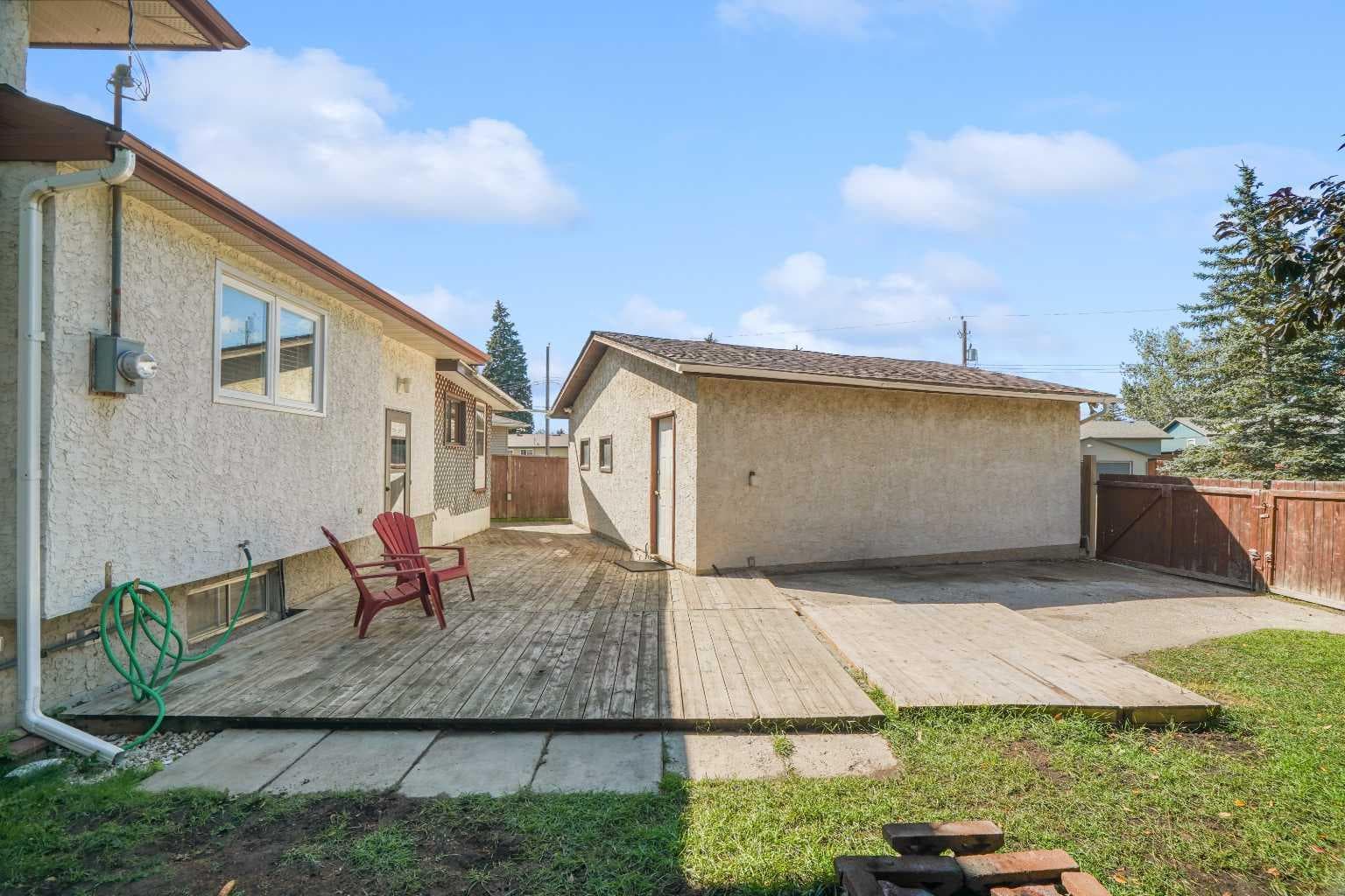 147 Manora Hill NE
