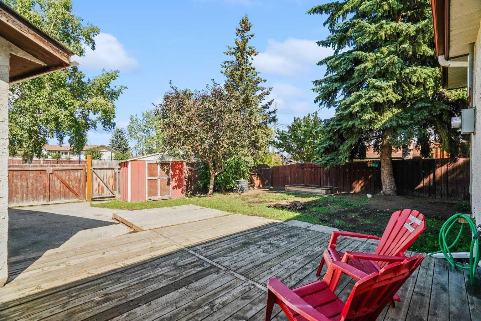 147 Manora Hill NE