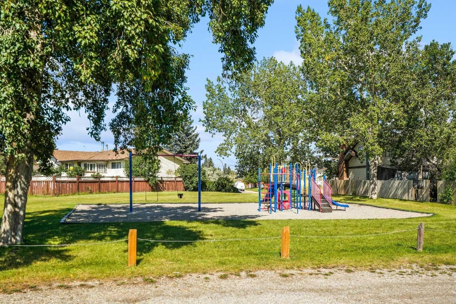 147 Manora Hill NE