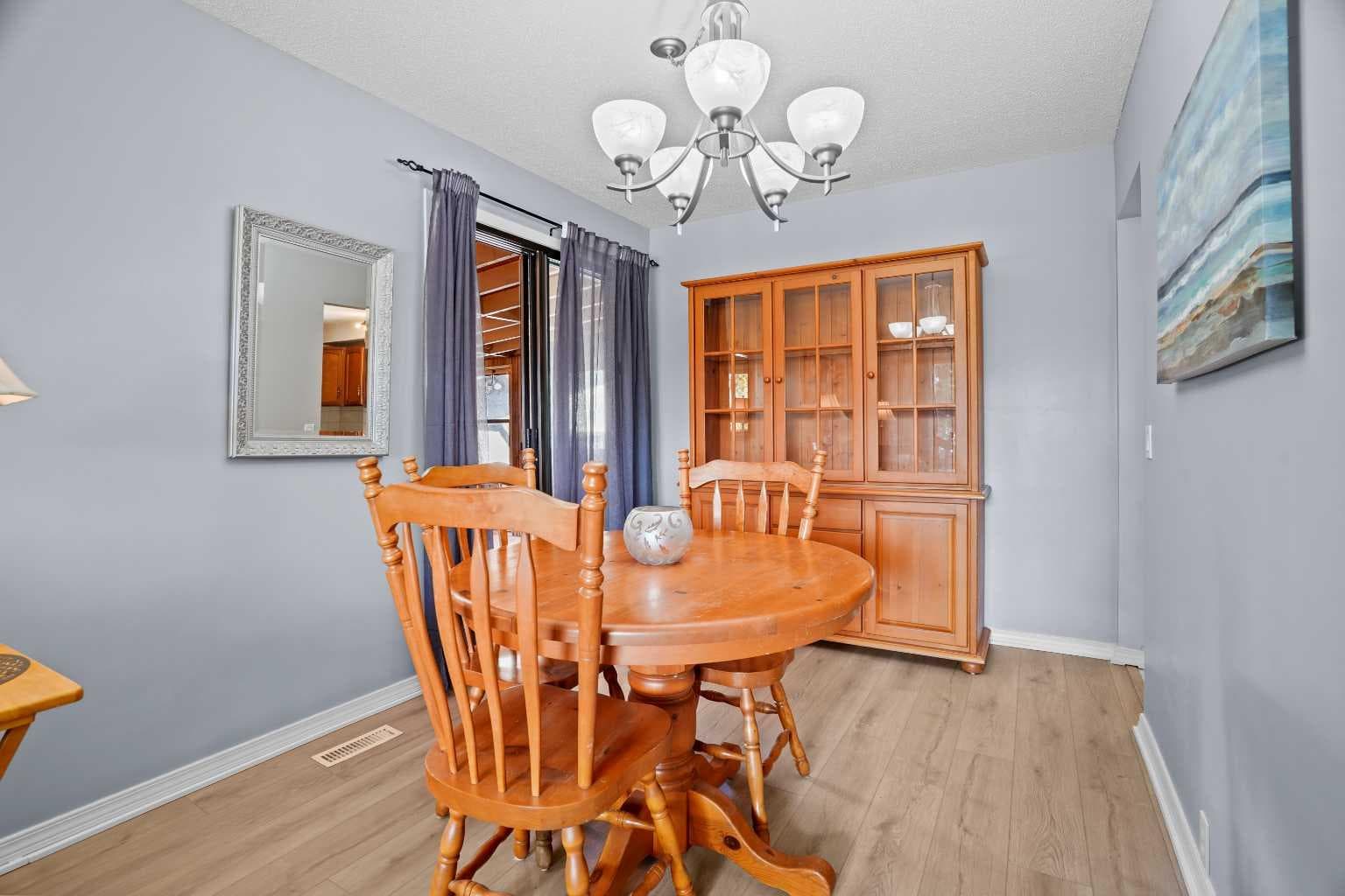 147 Manora Hill NE
