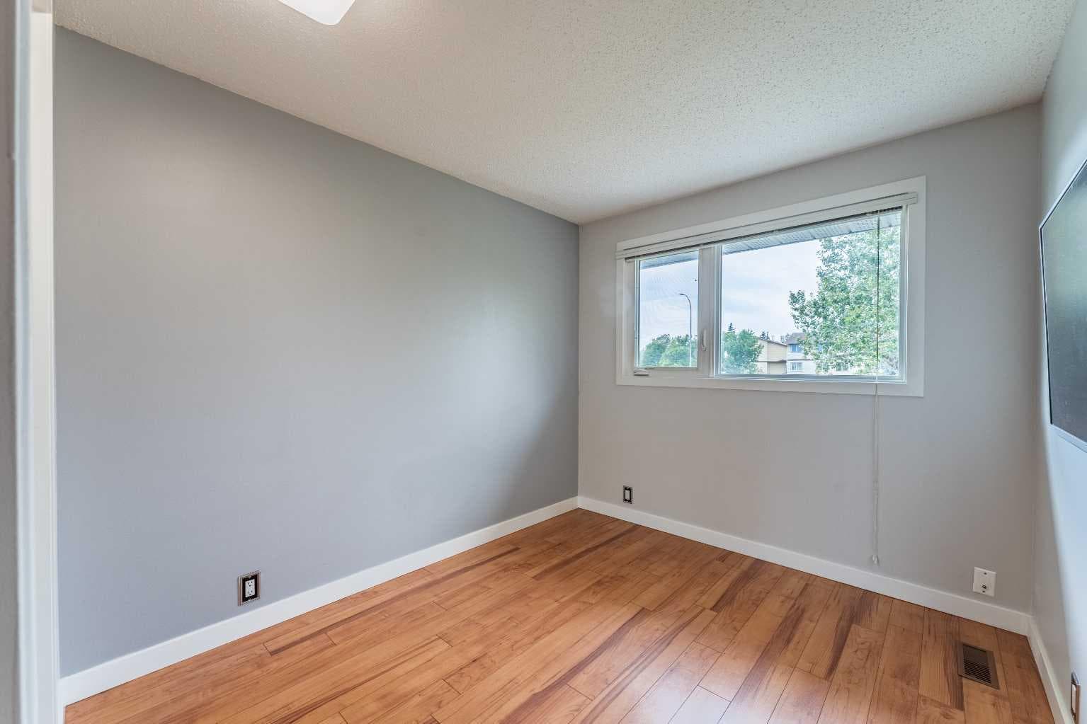 40 Fonda Crescent SE