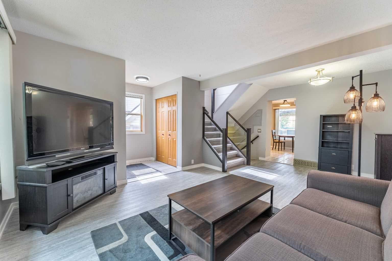 40 Fonda Crescent SE