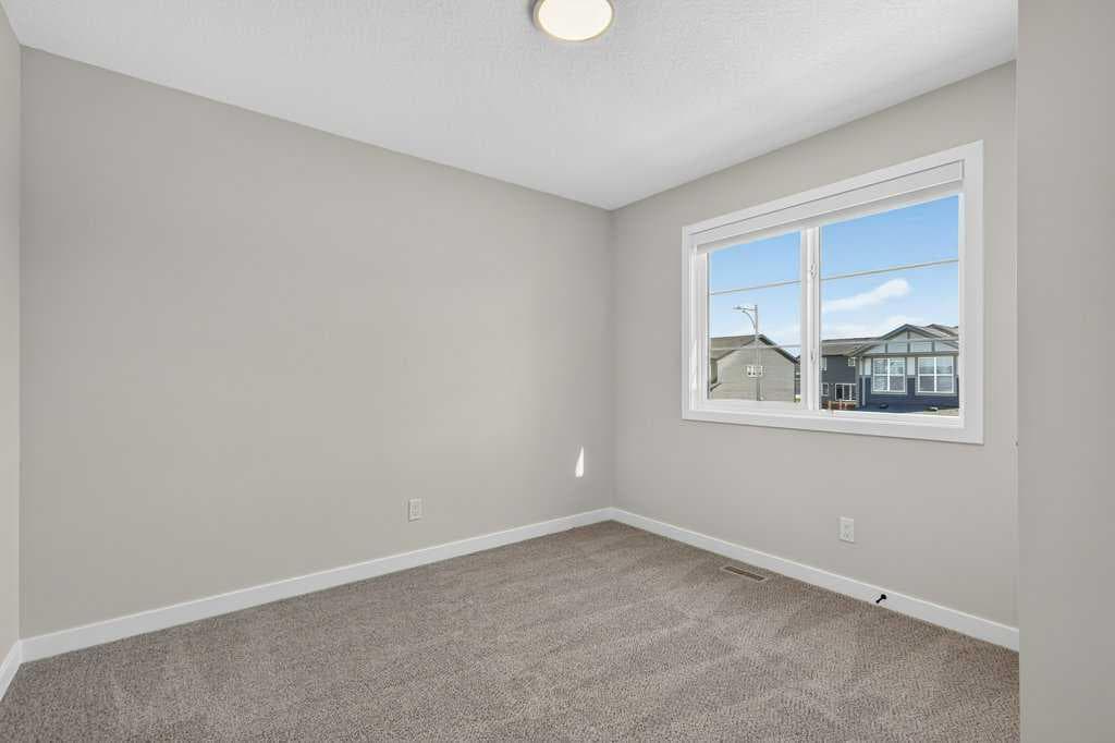 18 Chinook Winds Court SW