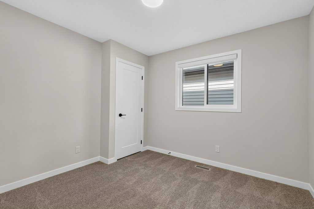 18 Chinook Winds Court SW
