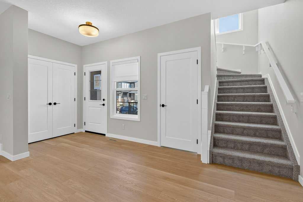 18 Chinook Winds Court SW