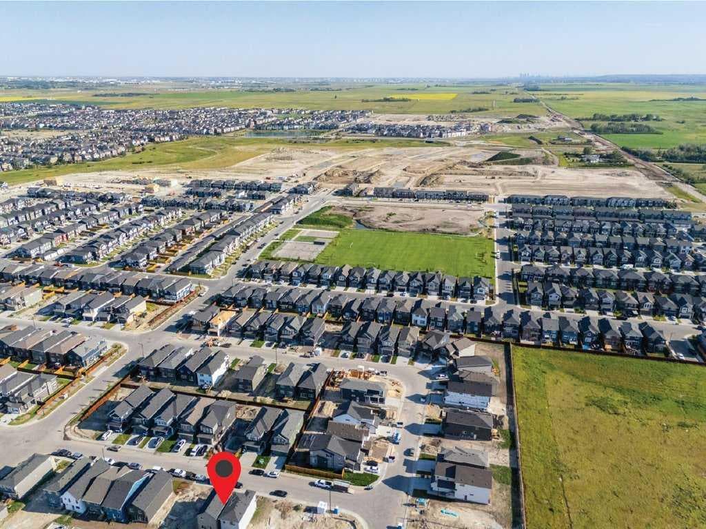 18 Chinook Winds Court SW