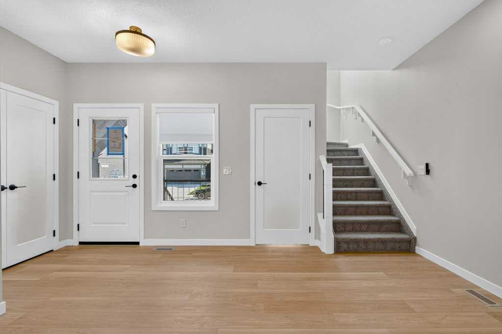 18 Chinook Winds Court SW