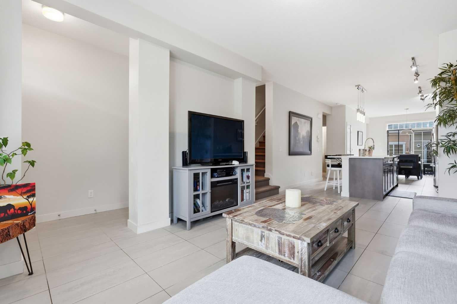 82 Dieppe Drive SW