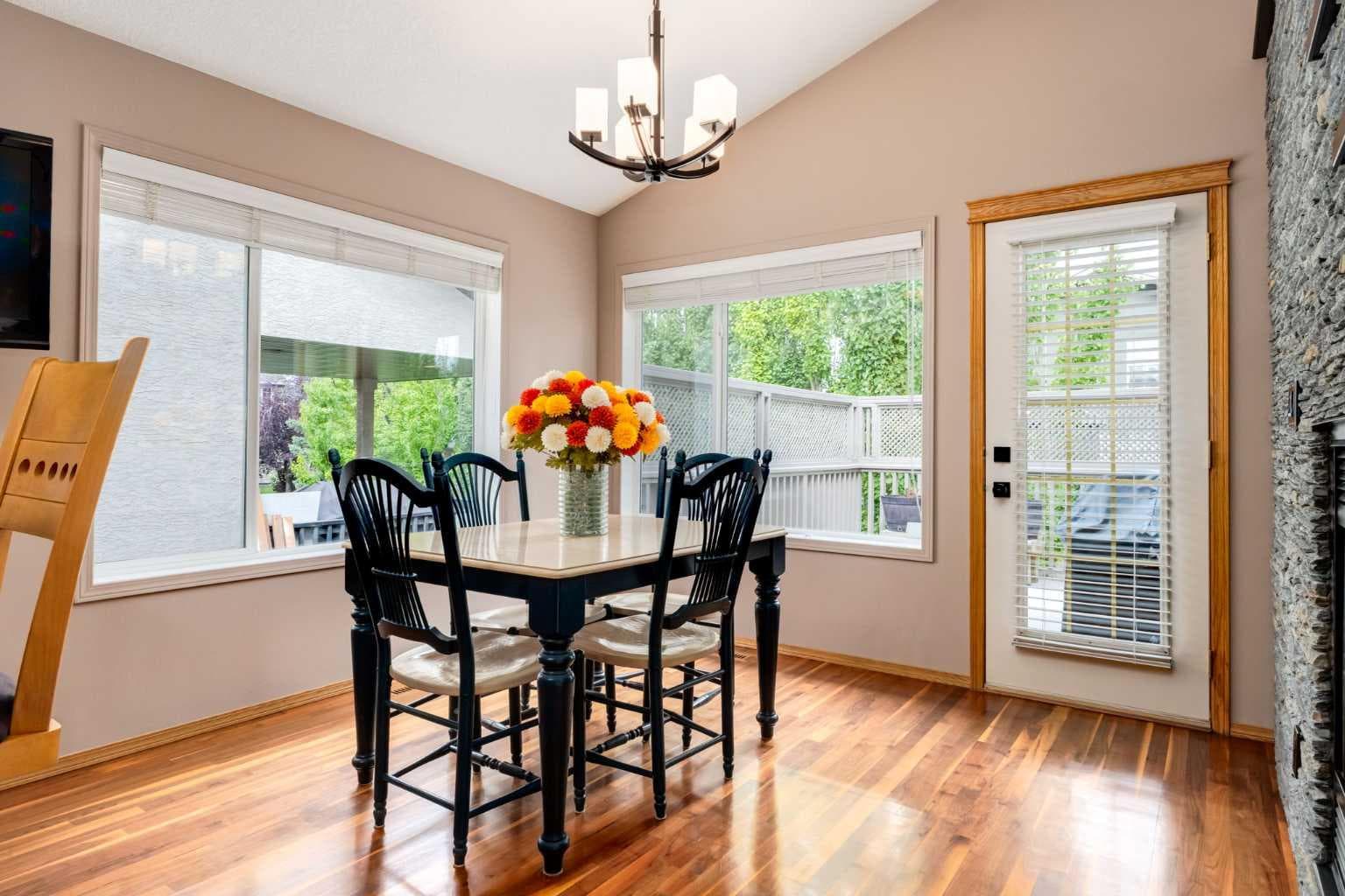 133 Strathlea Court SW