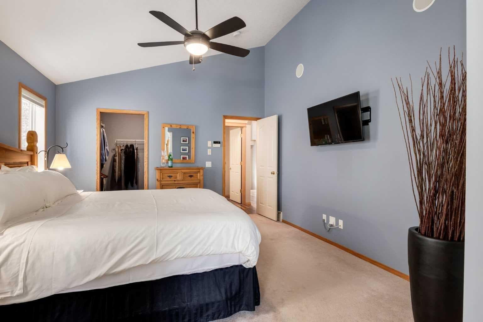 133 Strathlea Court SW