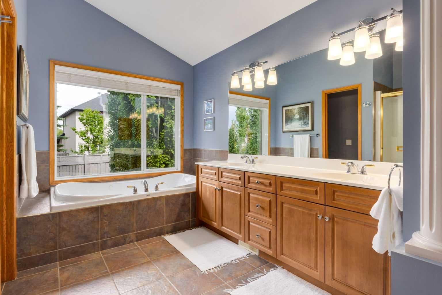 133 Strathlea Court SW