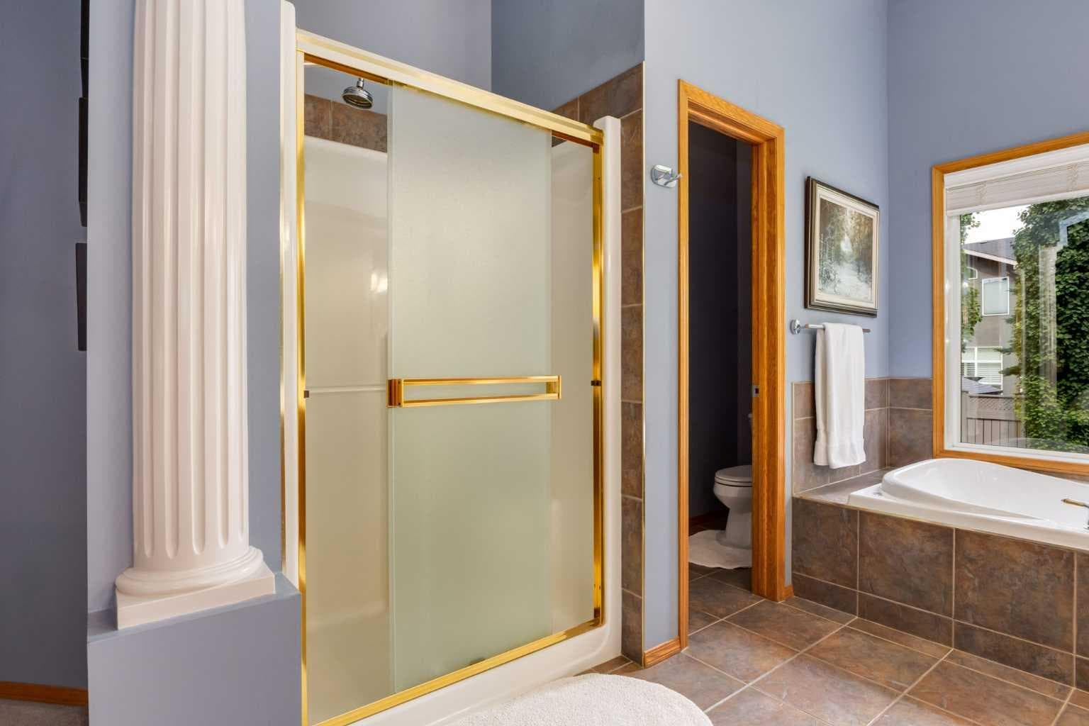 133 Strathlea Court SW