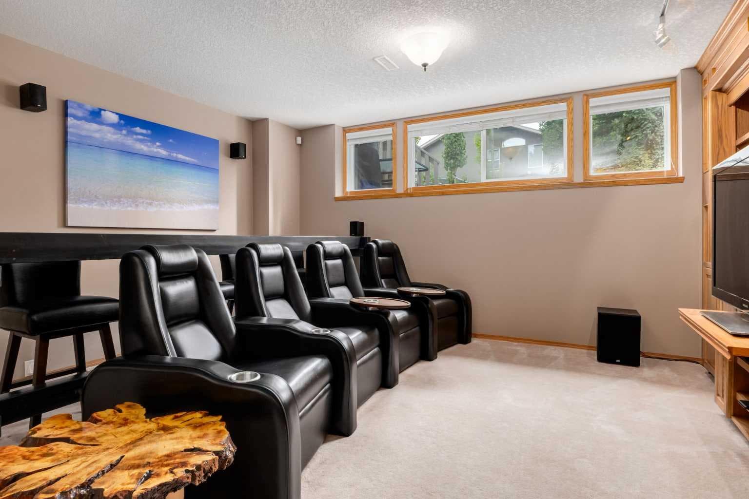 133 Strathlea Court SW